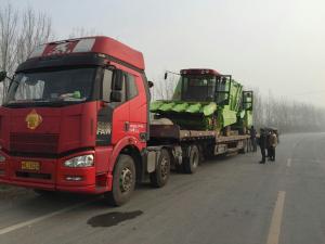 大年還沒過完，農(nóng)民朋友就需要我們的產(chǎn)品，今天又發(fā)往三河市兩臺(tái)穗莖兼收玉米收獲機(jī) 